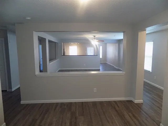 3 bed, 2.0 bath, 1865 sqft, $2,235 — Photo 4