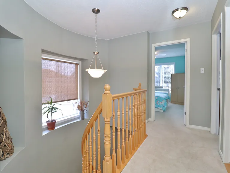 2216 Brockstone Cres — Photo 20