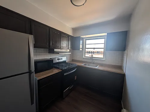 450 Lincoln Ave Photo 1