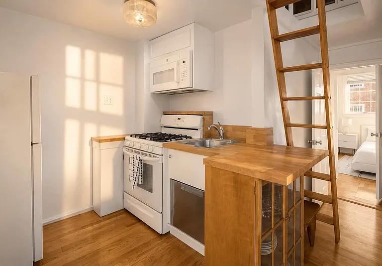 131 Macdougal St #1F — Photo 9