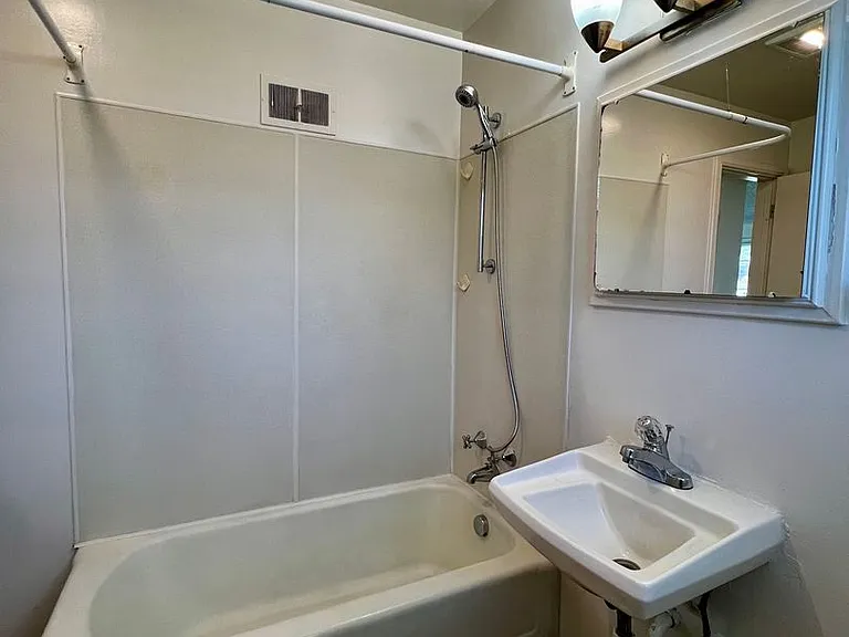 2608 Bonnie Doon Ave — Photo 11
