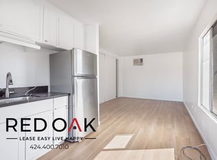 6626 1/3 Darby Ave #5, Reseda, CA 91335