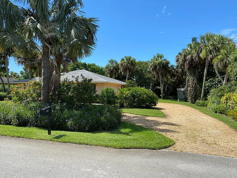 956 Tulip Ln — Photo 30