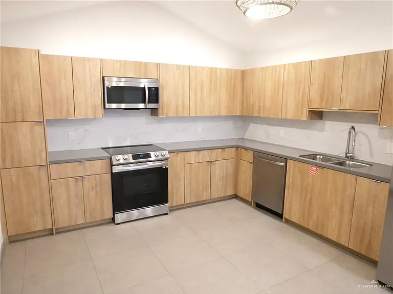 1317 E Iris Ave #1 — Photo 8