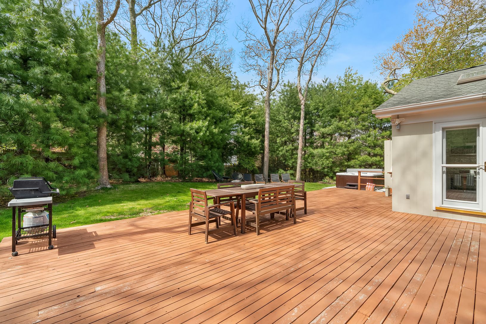  Expansive Decking and Hot-Tub
