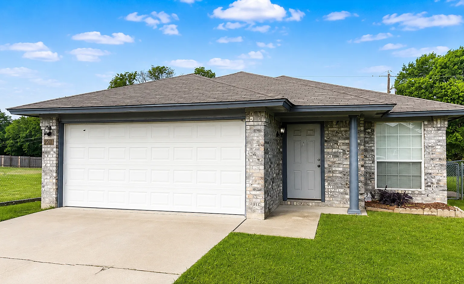3 bed, 1250 sqft, $1,495 — Photo 1