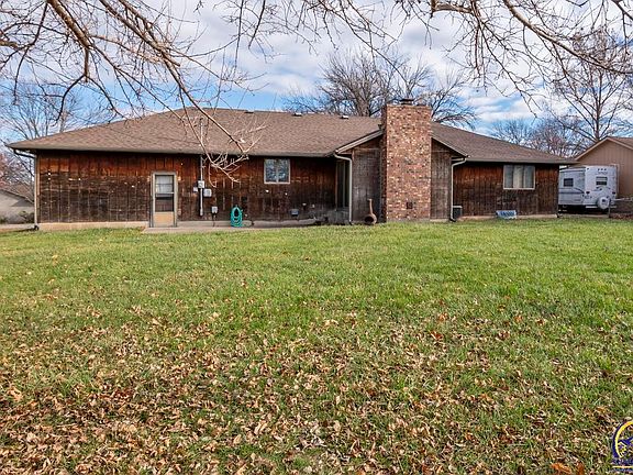 5th image of 2907 SE Meadowview Dr