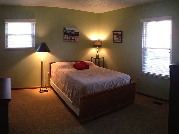 5th image of 121 Basswood Cir