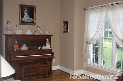 Vaulted Living Room
						:
						Overlooks green, garden-like cul-de-sac with park benches.