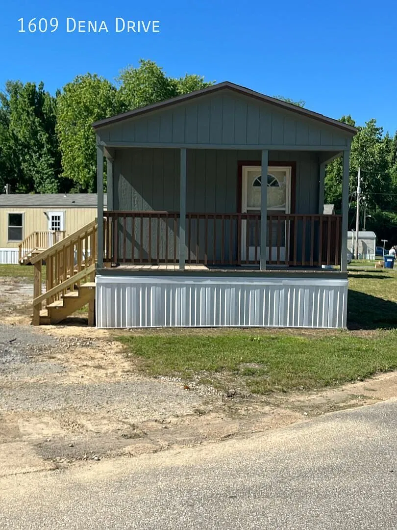 1 bedroom 1 bathroom available now! Pictures coming soon! — Photo 1
