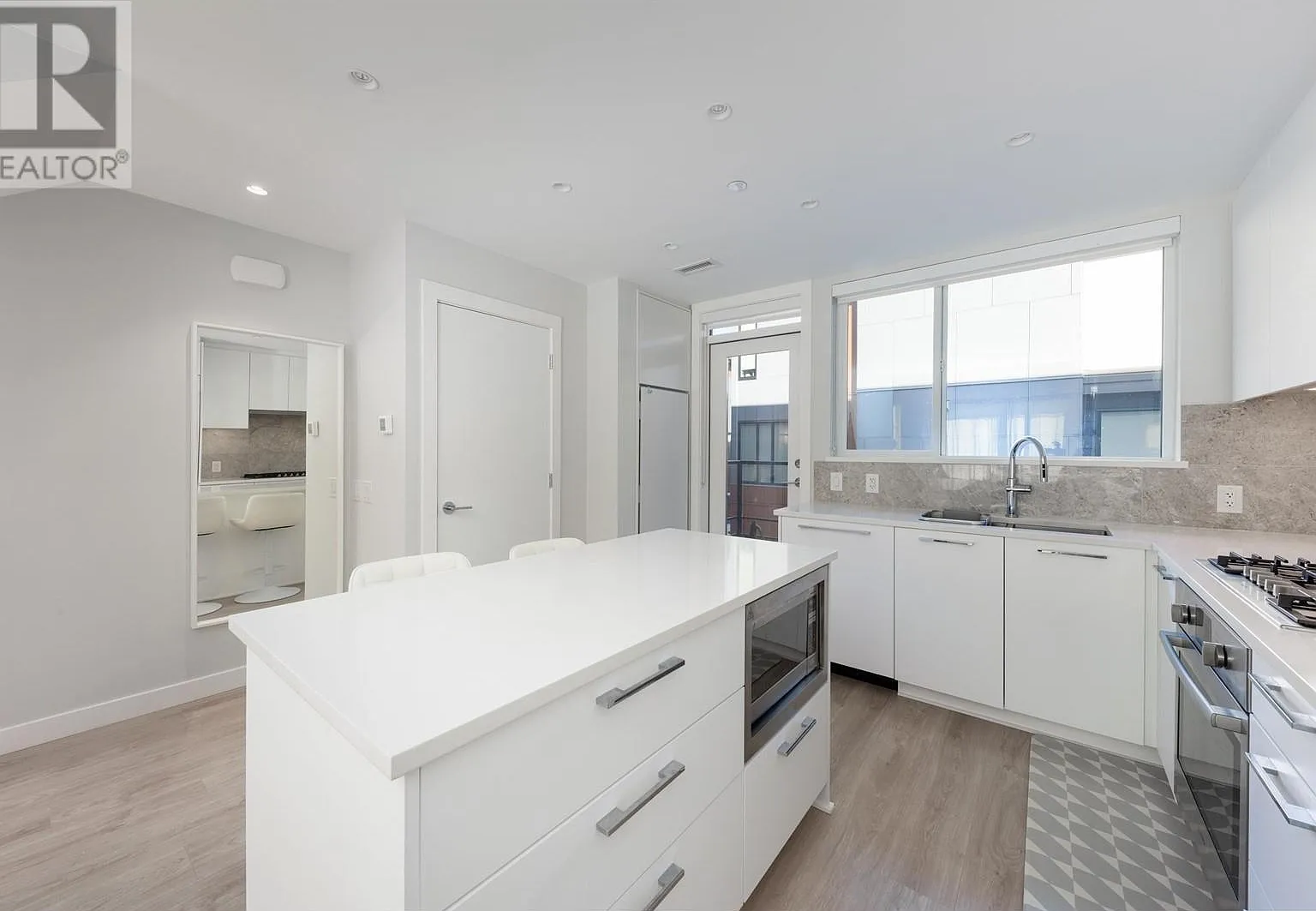 3 bed, 1200 sqft, $5,000 — Photo 4