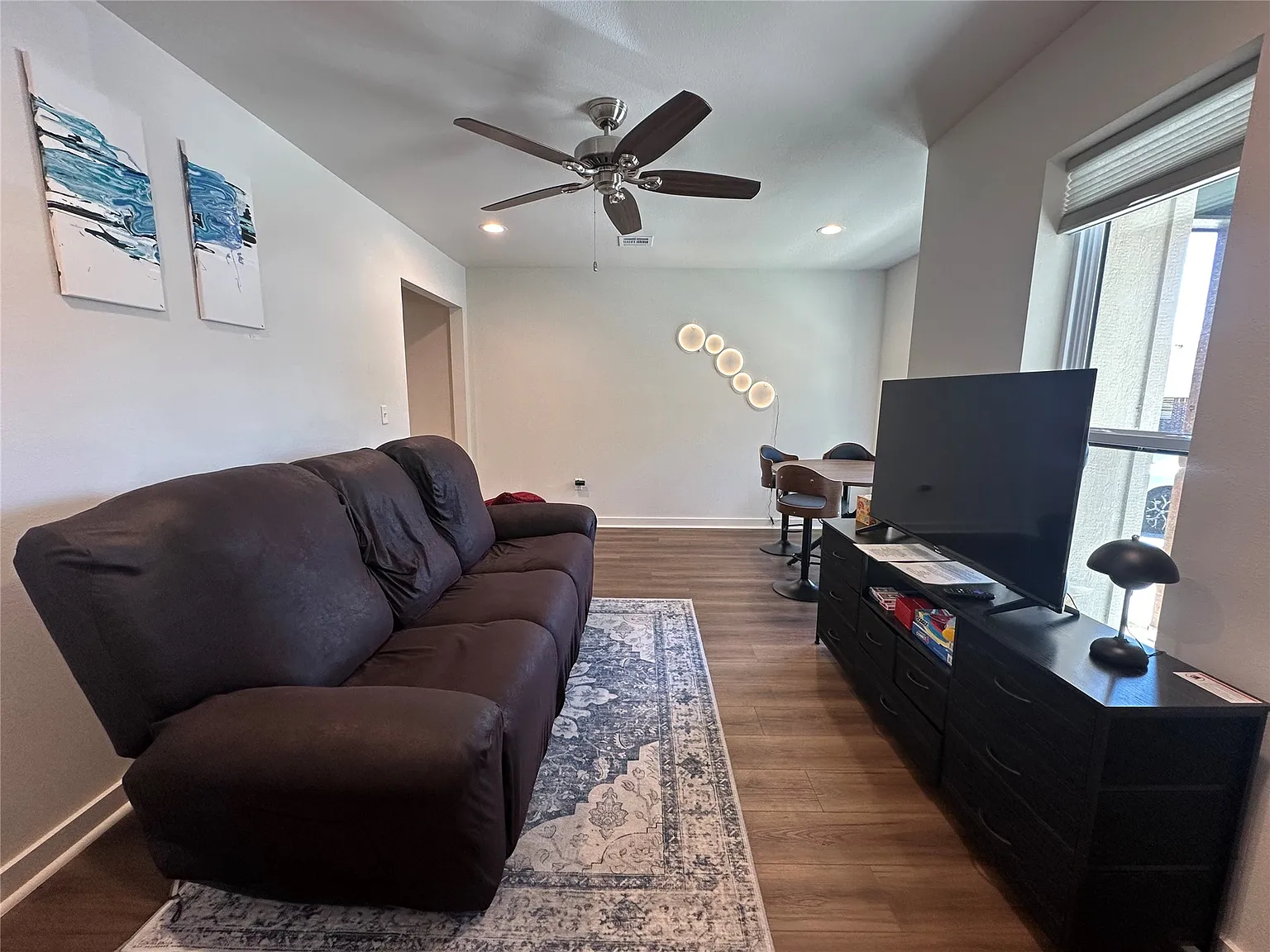 3 bed, 2.0 bath, 942 sqft, $2,350 — Photo 4
