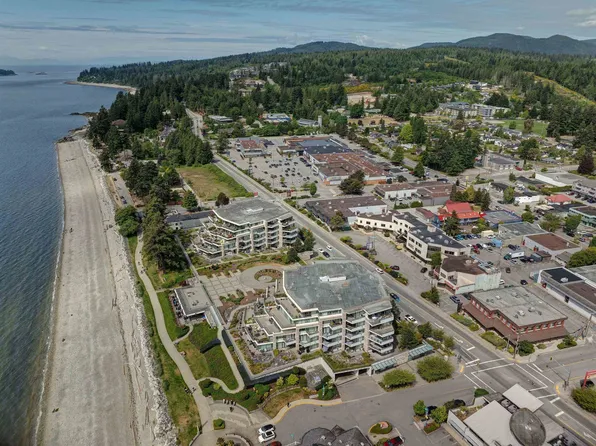 5725 Teredo St #307, Sechelt, BC V7Z 0J7