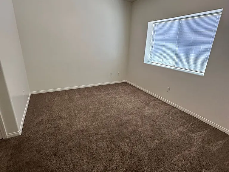 516 Yellow Meadow Ct — Photo 4