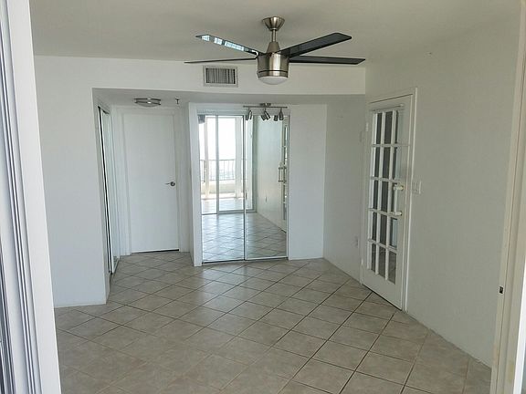4th image of 555 NE 15th St APT 35I