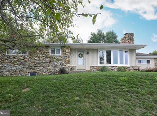 135 Broad St, Akron, PA 17501