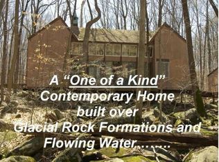 20 Lakeview Rd, Lambertville, NJ 08530