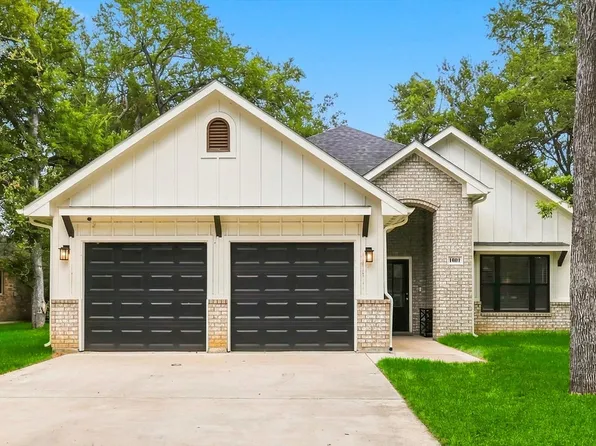 1001 Oak Valley Rd, Burleson, TX 76028