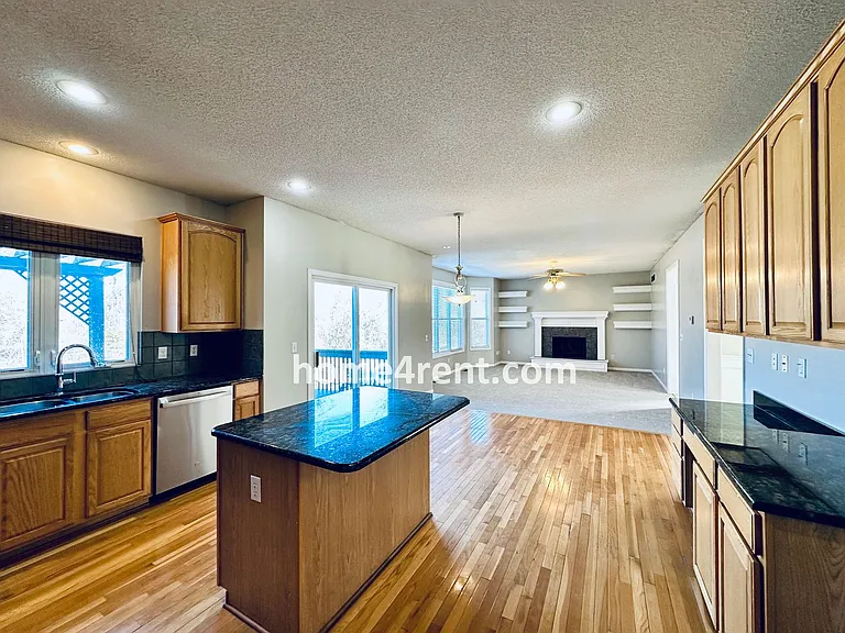 15252 W 158th Ter — Photo 18