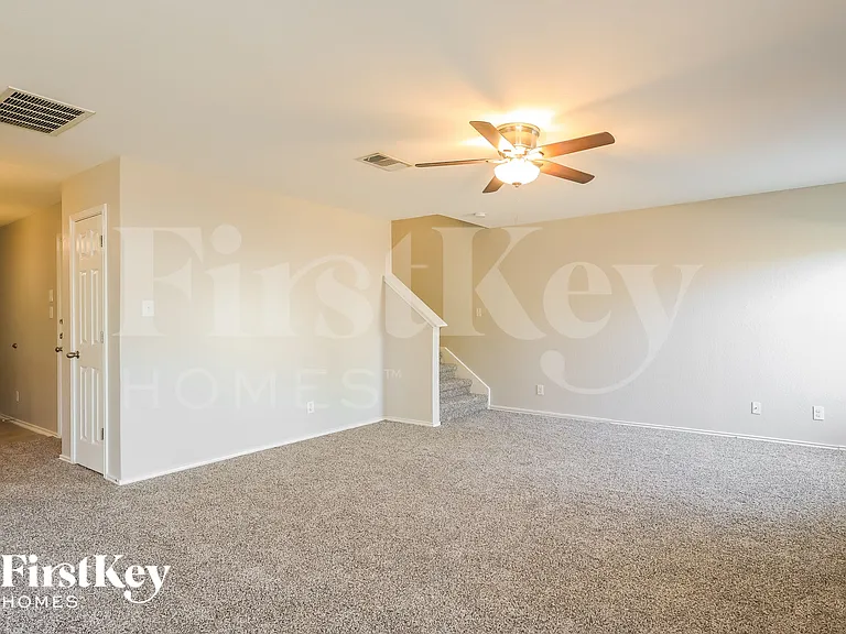 1811 Buescher Path — Photo 3
