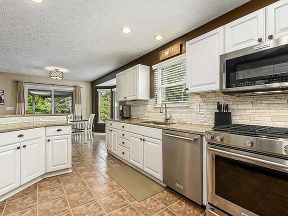 5th image of 10514 Stoneham Dr