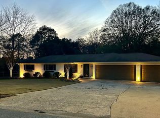 3318 Royal Oak Cir, Northport, AL 35473