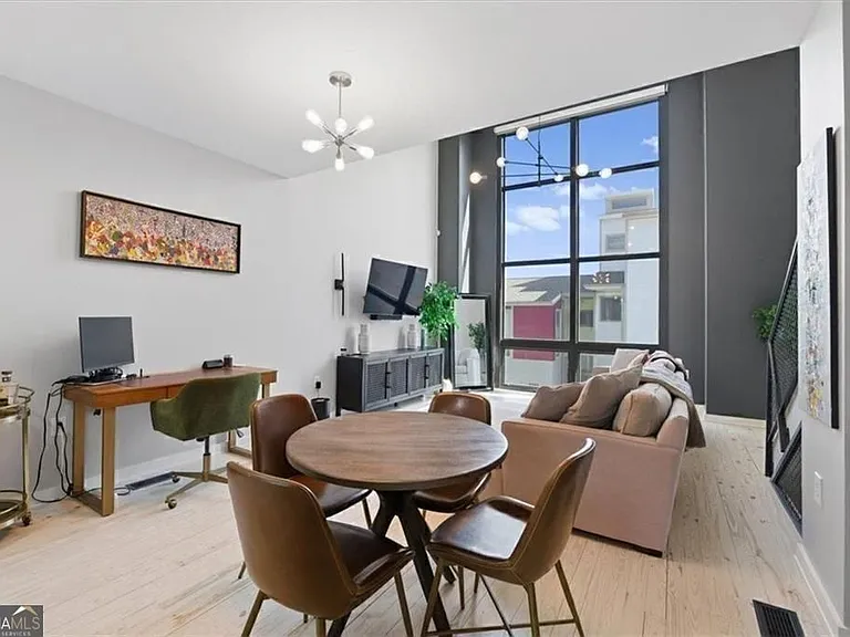 1250 Breuer Mews NW — Photo 6