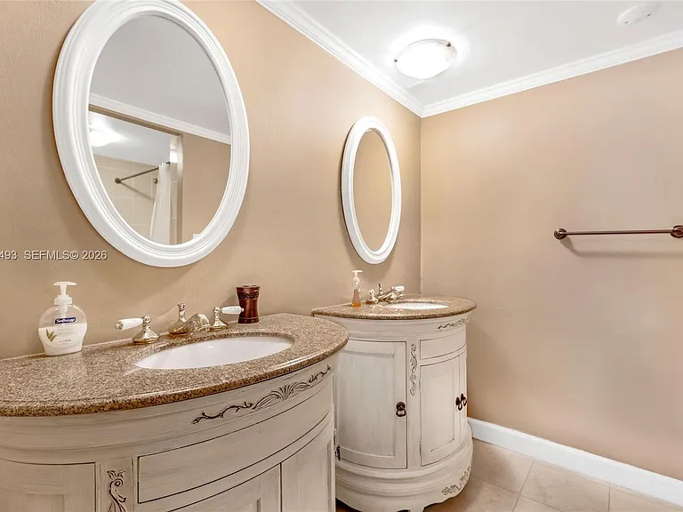 6039 Collins Ave #1206 — Photo 12
