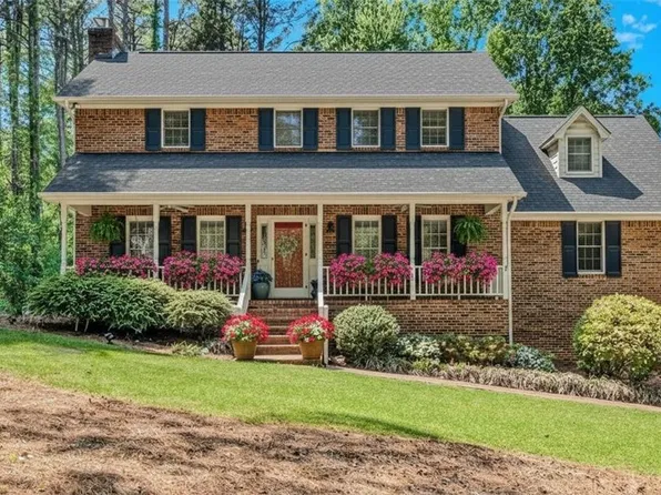 500 Knob View Dr, Winston Salem, NC 27104