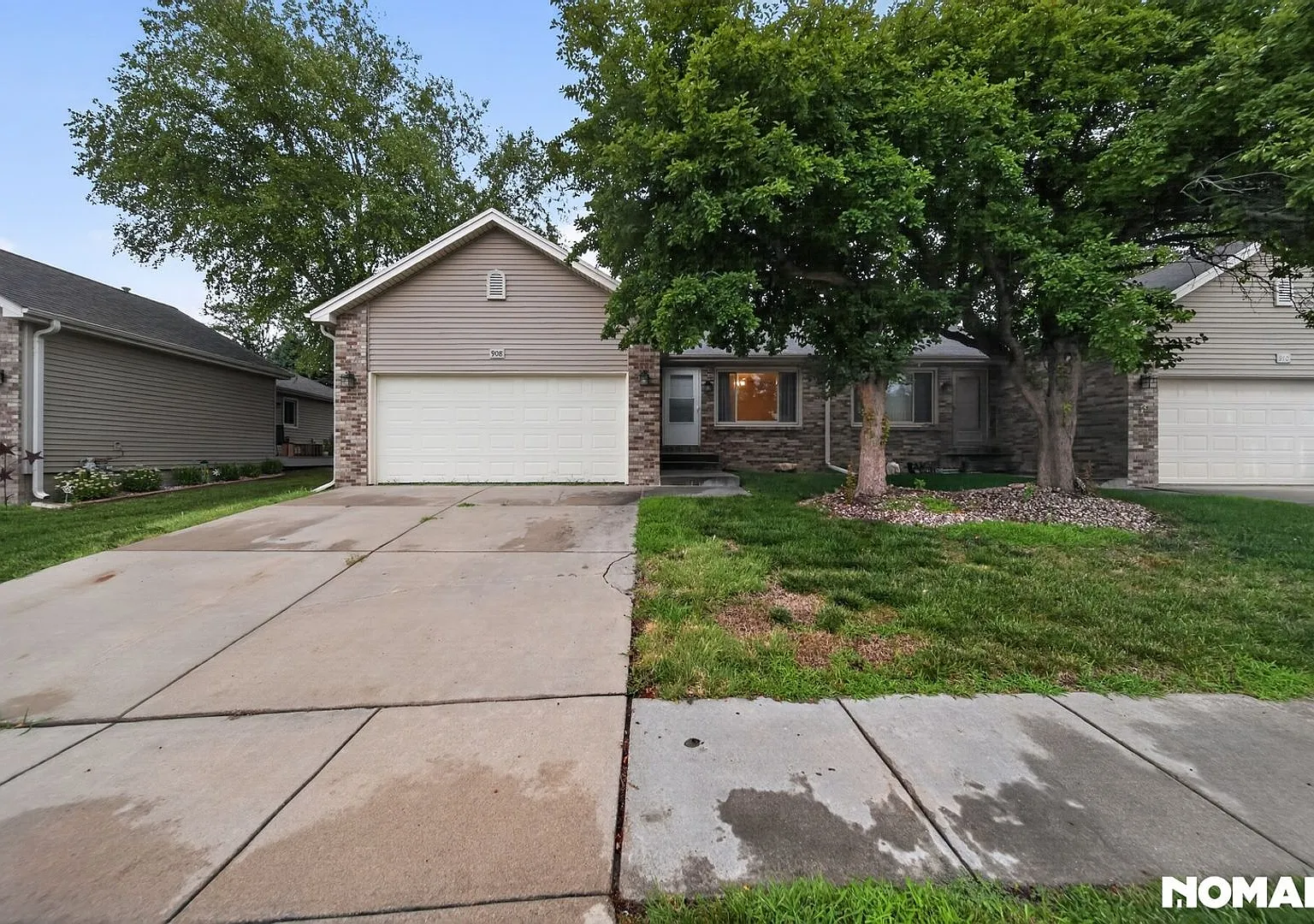 Charming 3BR Townhome in Lincoln — Photo 1