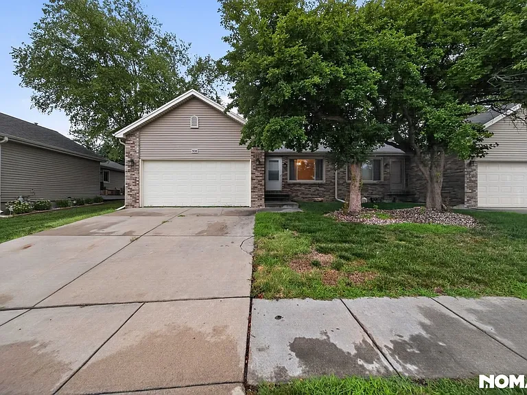 908 Newport Blvd — Photo 1