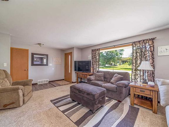 4th image of 1010 Lakeshore Dr