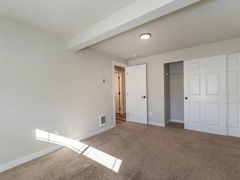 Two Bedroom One Bath - Deluxe - 950 sq ft Two Bedroom One Bath - Deluxe - 950 sq ft
