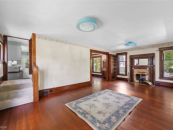 3rd image of 58 W Washington St