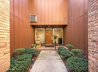 1S095 Spring Rd APT 1A, Oakbrook Terrace, IL 60181