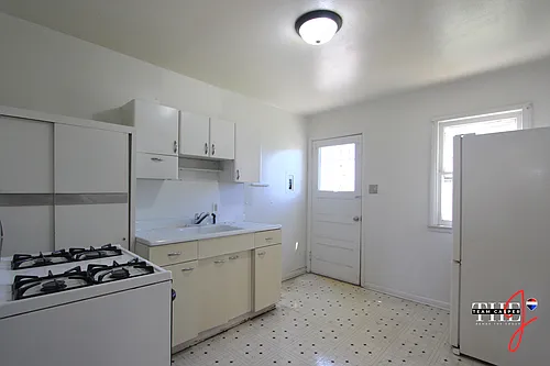 1011 E B St Photo 1