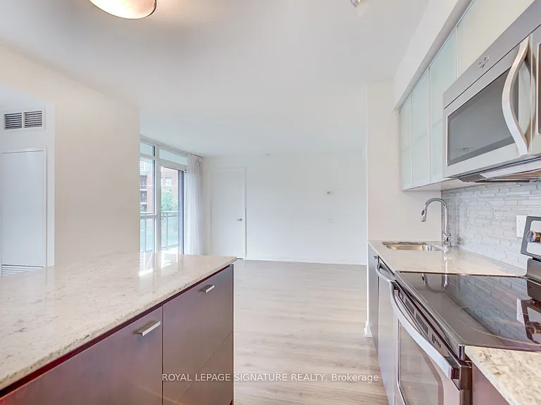 775 King St W #202 — Photo 2