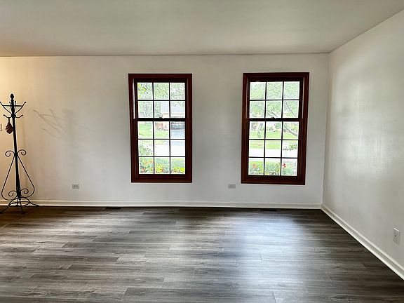 4th image of 1017 Hilltop Dr