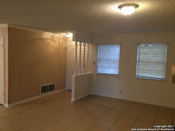 4th image of 3007 Lake Grande St