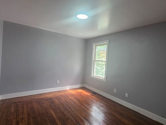 3rd image of 40 Harding Pl Unit 1
