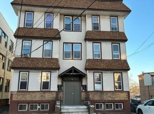 915 Grove St, Irvington, NJ 07111