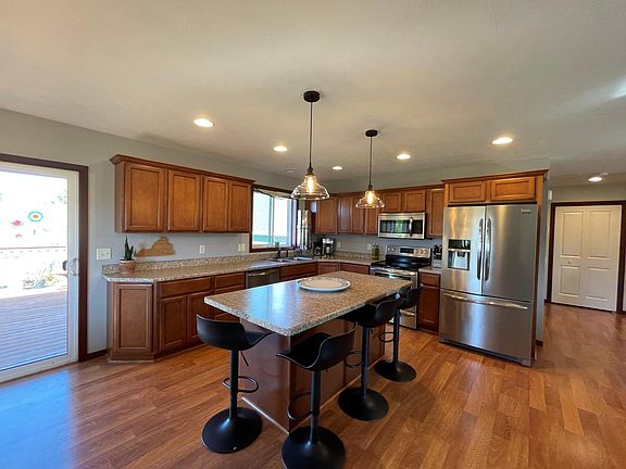 4th image of 2211 Castlewood Dr