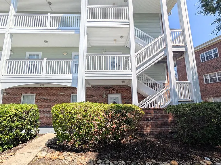 3947 Gladiola Ct #304 — Photo 32