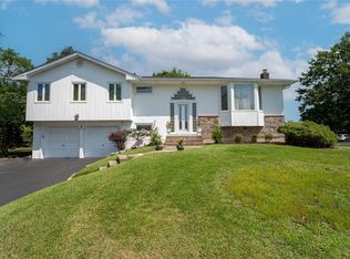 2 Chemung Pl, Jericho, NY 11753