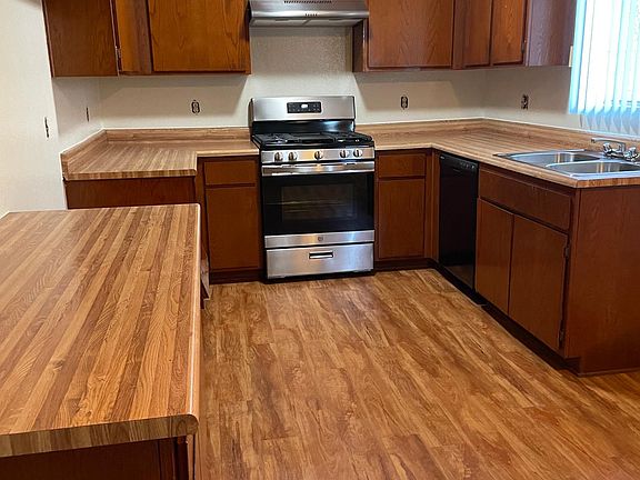 4th image of 14118 Cordary Ave #4