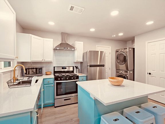 2nd image of 1107 Desirable Dr