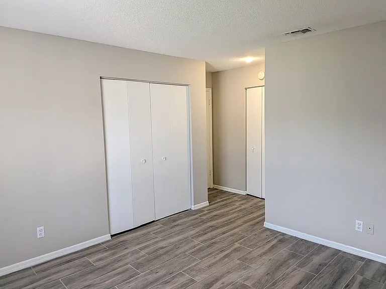 1020 Howell Ave — Photo 8
