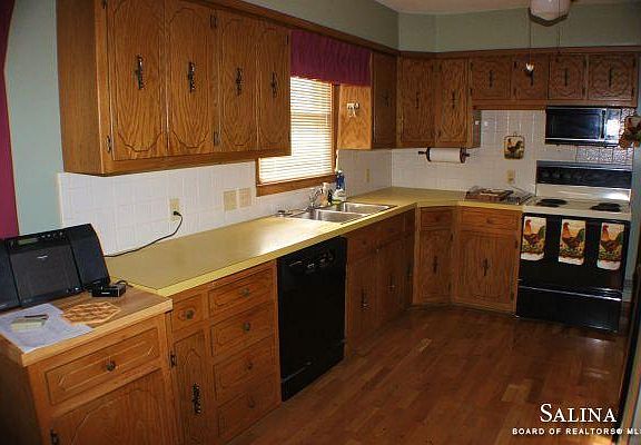 5th image of 902 E Jewell Ave