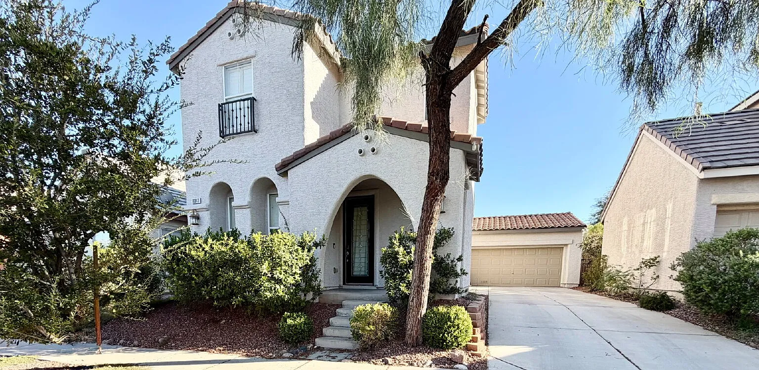3 bed, 2.5 bath, 1878 sqft, $2,387 — Photo 2