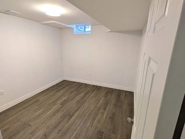 727 Caboto Trl — Photo 4